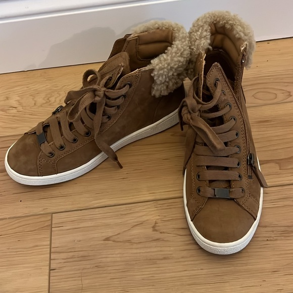 Women’s Ugg Sneakers (Sold out/old version) - Picture 4 of 7